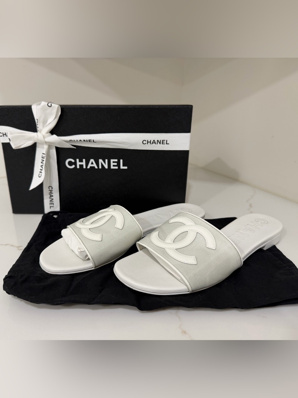 CHANEL White Slide Sandals with CC Logo